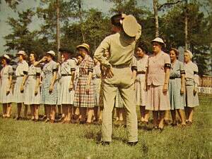 Picture Source: Recruiting brochure: United States Marine Corps Women's Reserve, MCP 117944, 10-28-43 50M.